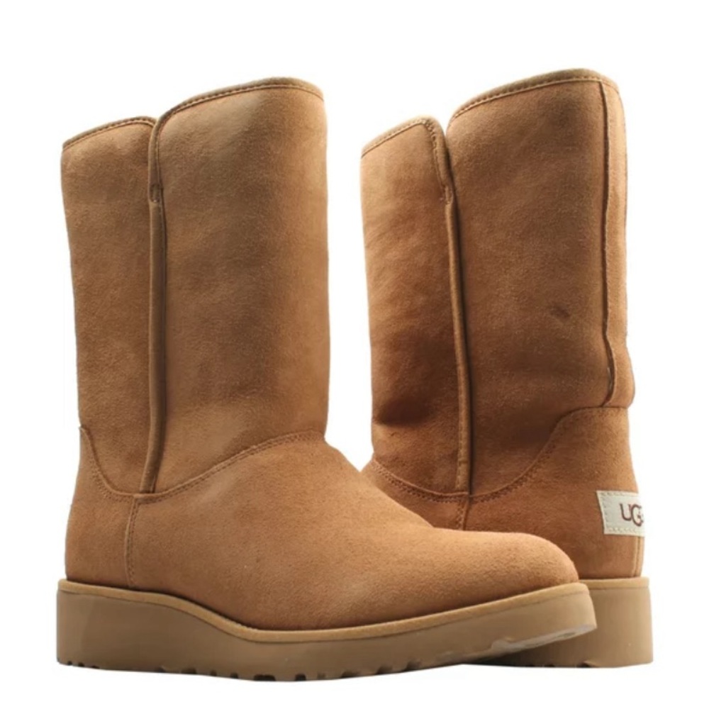 Never worn Ugg Amie Boot